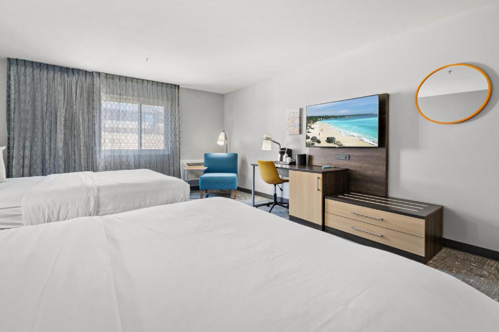 Queen Room with 2 Queen Beds interior